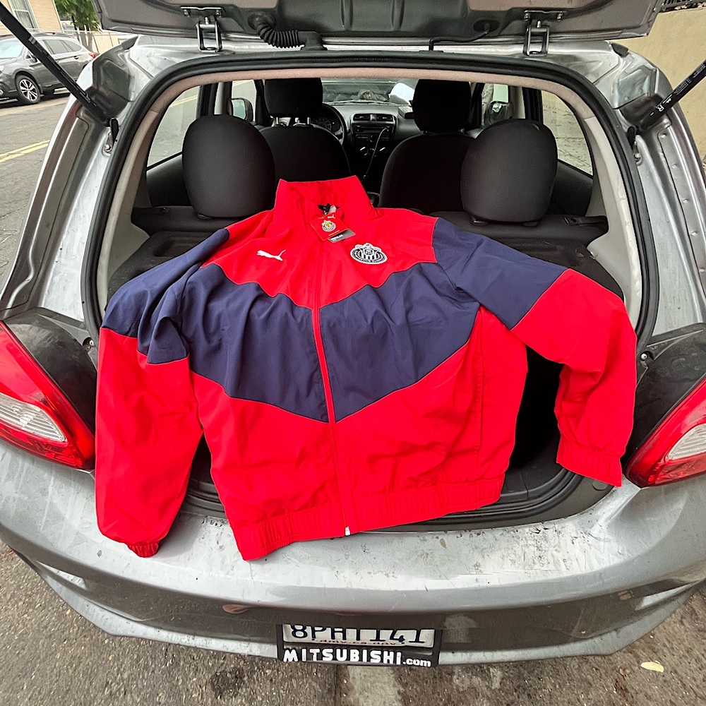 Puma XL Chivas De Guadalajara Prematch Jacket 21/22.